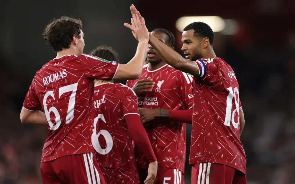 Liverpool pierde a Gakpo e Isak para el duelo ante Manchester City en Anfield