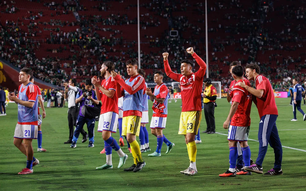 Chile derrota 2-0 a México en Los Ángeles y cierra la gira por Norteamérica