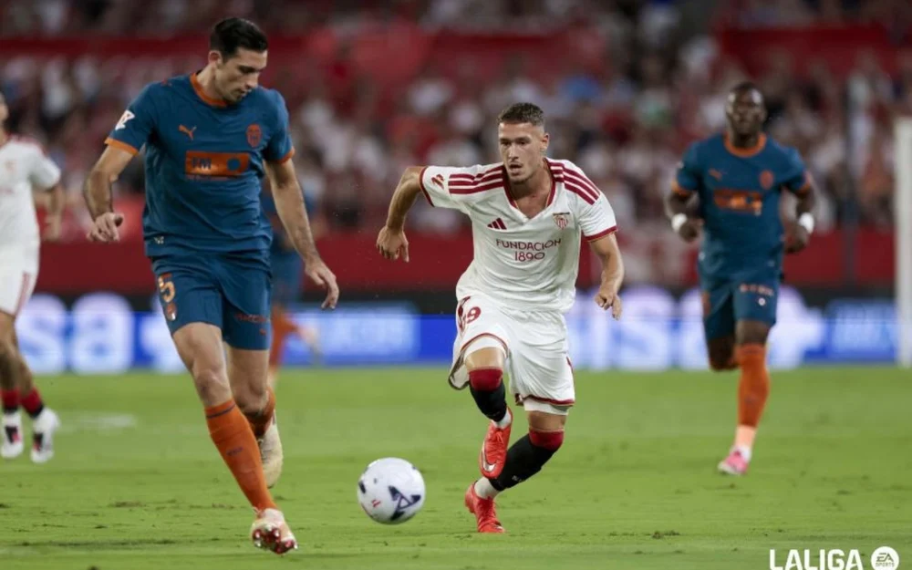 César Tárrega se retira lesionado en el duelo ante el Sevilla