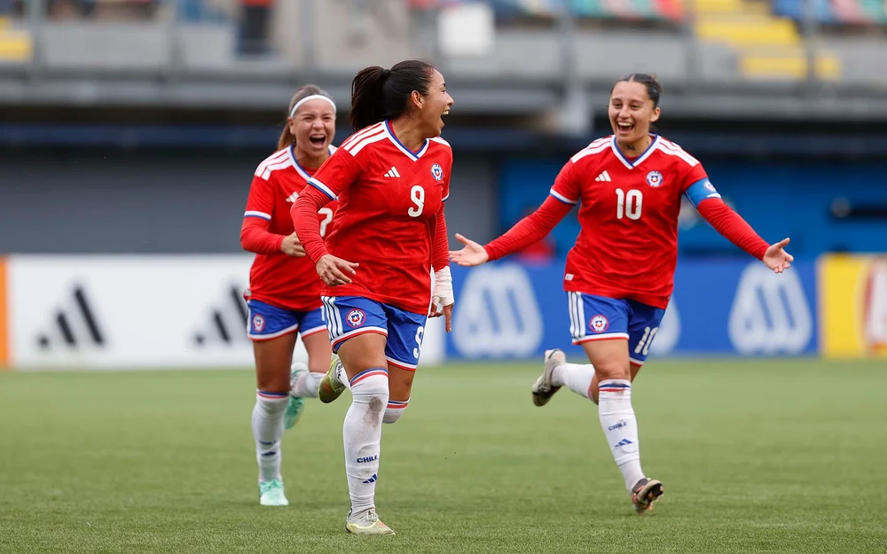 Chile golea 7-0 a Bolivia en La Florida con Adriana Moreno como figura