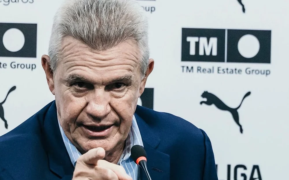 Javier Aguirre deja mensajes con carga de profundidad en su faceta más distendida