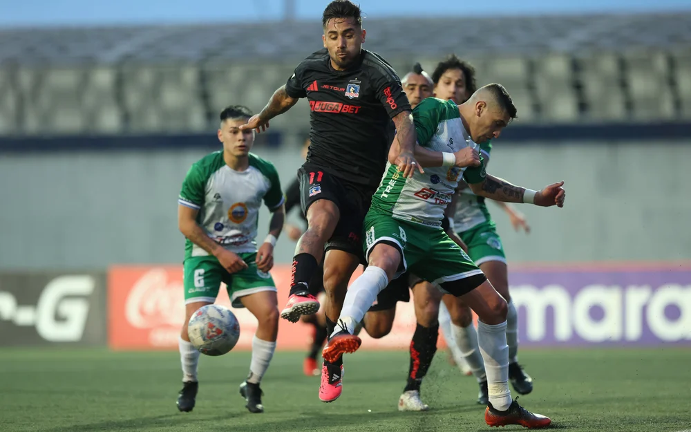 Colo Colo y Puerto Montt no terminan: árbitro suspendió el partido copero por la lluvia en el Monumental