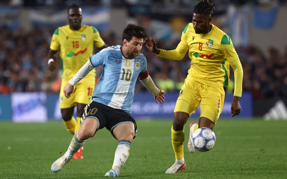 Messi vivió una ovación cerrada en el Monumental en su último partido con Argentina