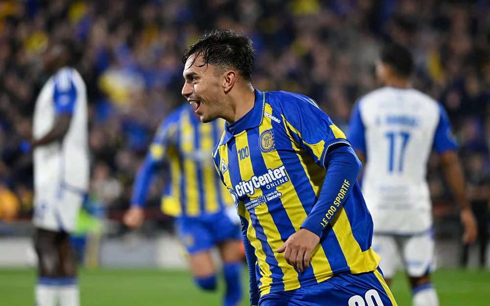 Vicente Pizarro firma dos asistencias en la goleada 5-0 de Rosario Central que lo deja líder en Argentina