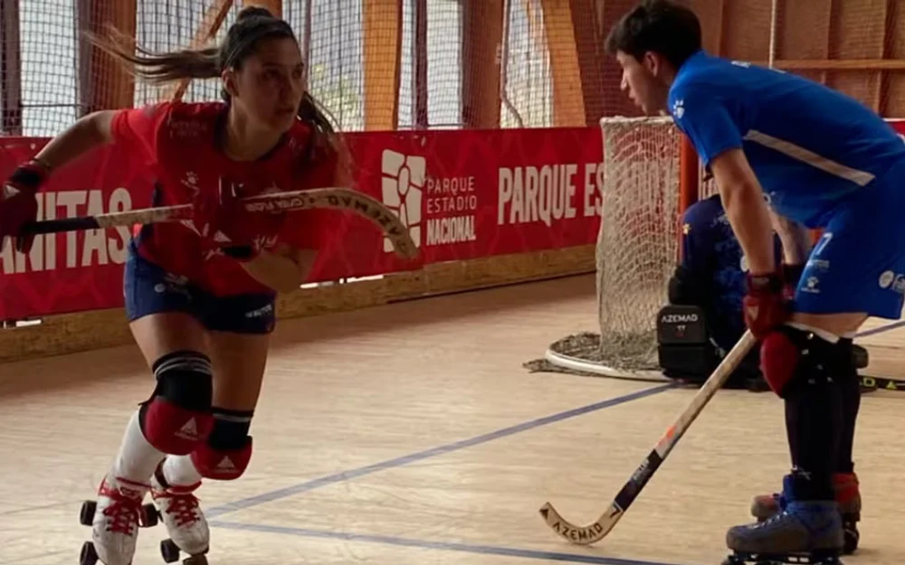 Catalina Flores lidera a Chile en el Mundial de hockey patín y apunta al podio en Asunción