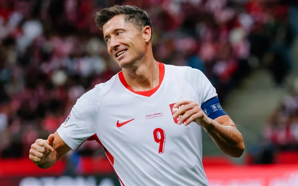 Polonia aplasta 6-0 a Rumanía con triplete de Lewandowski en la Nations League