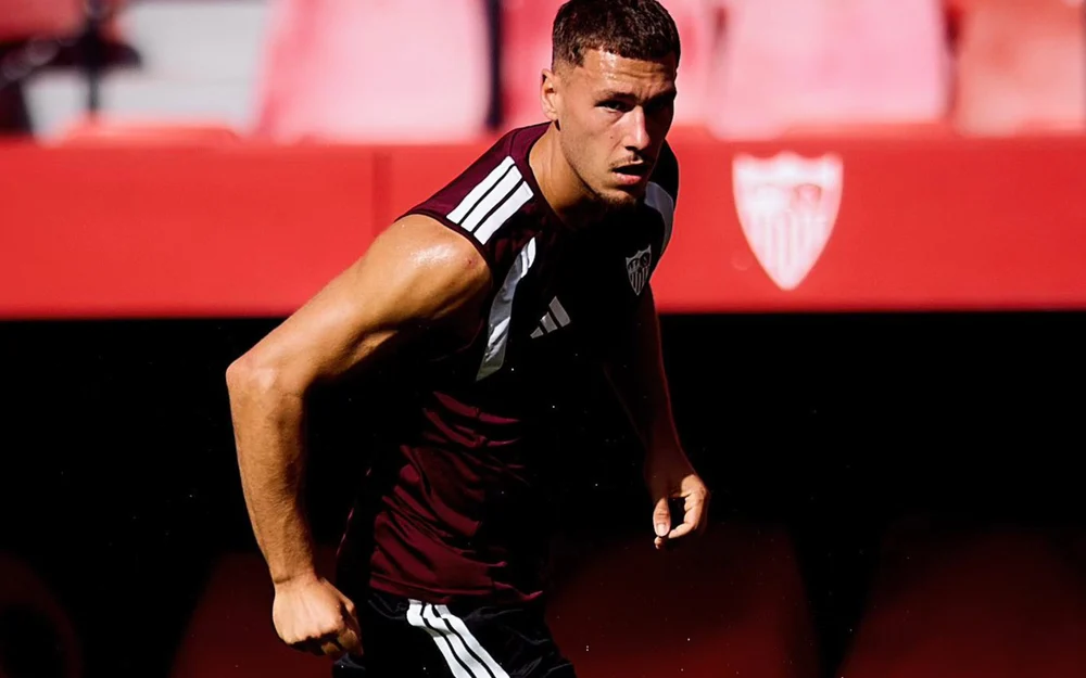 Stassin sufre una lesión miofascial en el aductor derecho y complica al Sevilla antes de recibir al Barcelona