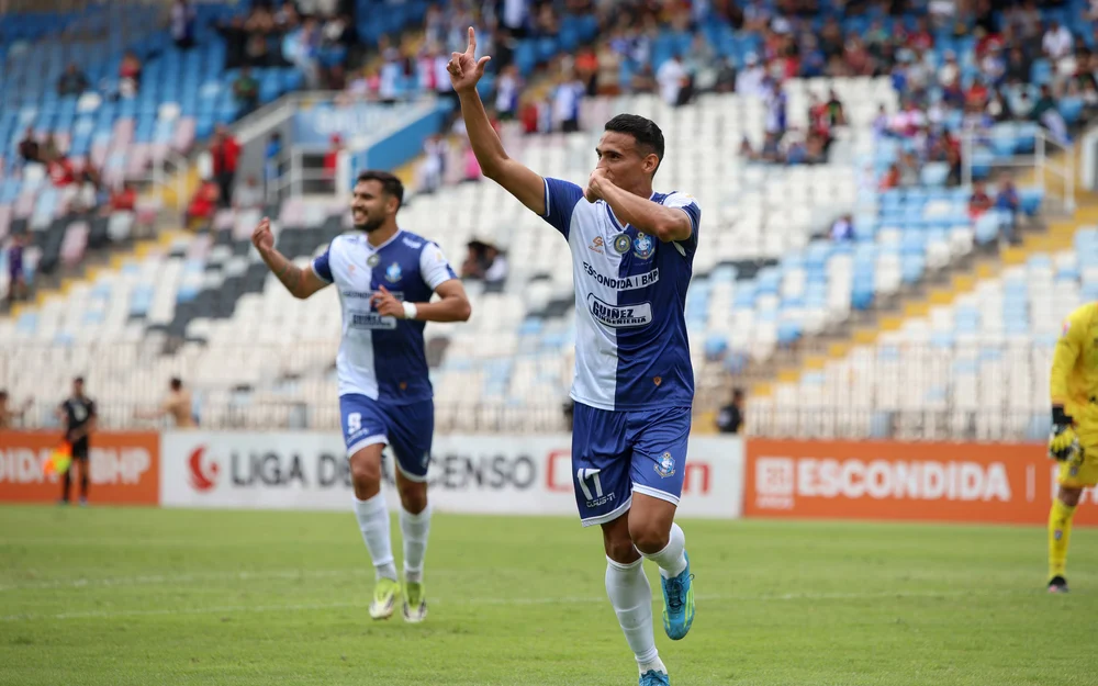 Antofagasta golea 3-0 a San Marcos de Arica y se instala cuarto en la Primera B