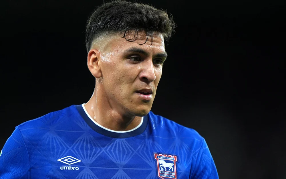 Marcelino Núñez queda fuera de la convocatoria del Ipswich para enfrentar al Fulham