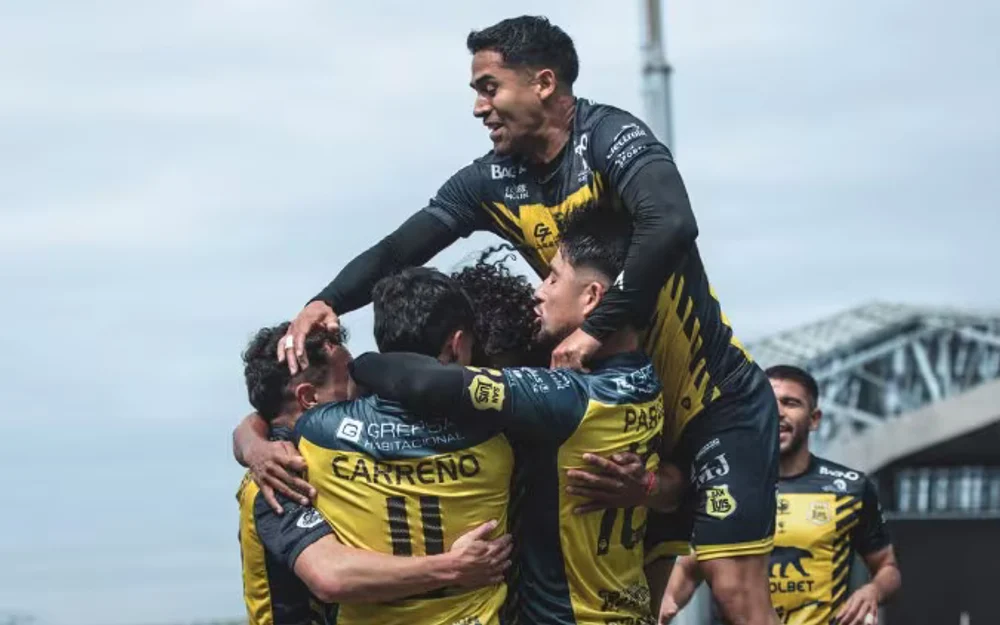San Luis de Quillota lidera la Primera B a tres fechas del cierre y Rangers se aferra a la permanencia