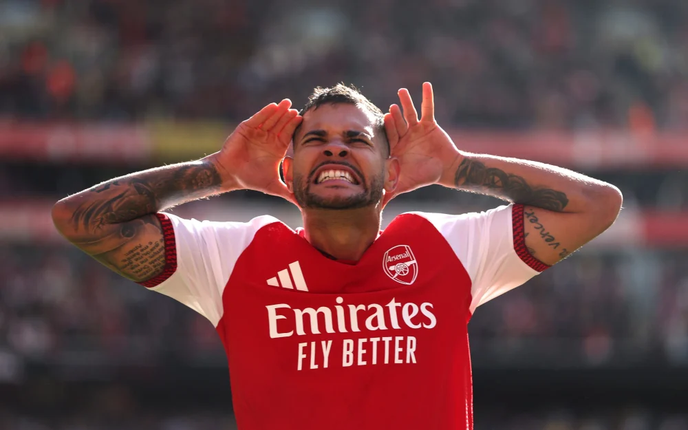 Arsenal remonta al Leeds con goles de Calafiori y Bruno Guimarães en el regreso de la Premier League