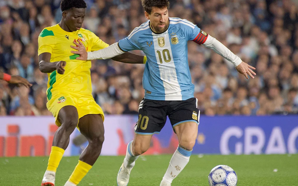 Argentina despide a Messi con goleada 3-0 sobre Benín y arbitraje chileno de Fernando Véjar