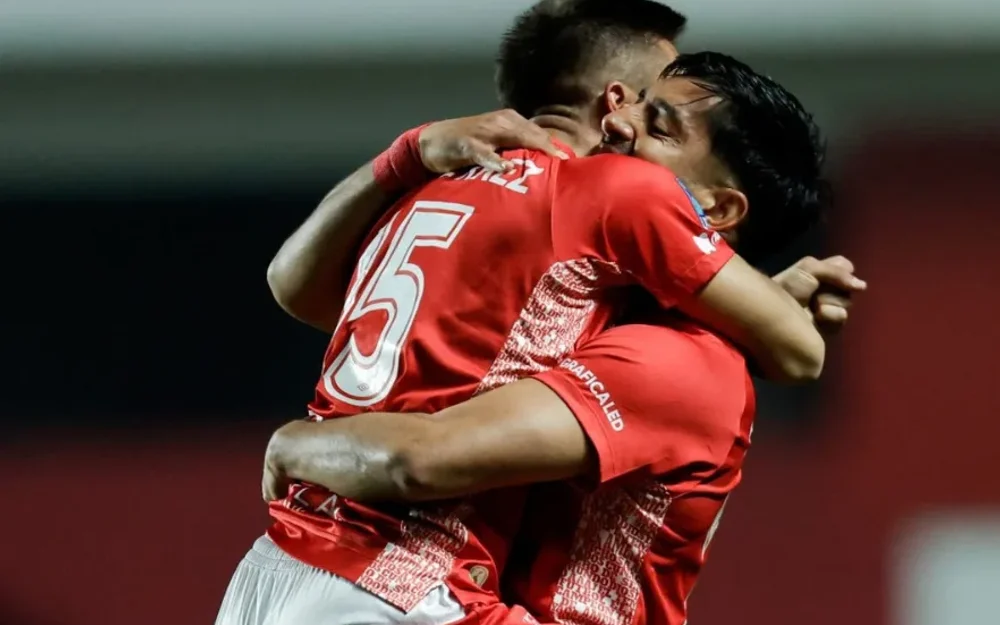 Brayan Cortés suma presión en Argentinos Juniors: Siri atajó un penal y el Bicho sigue líder