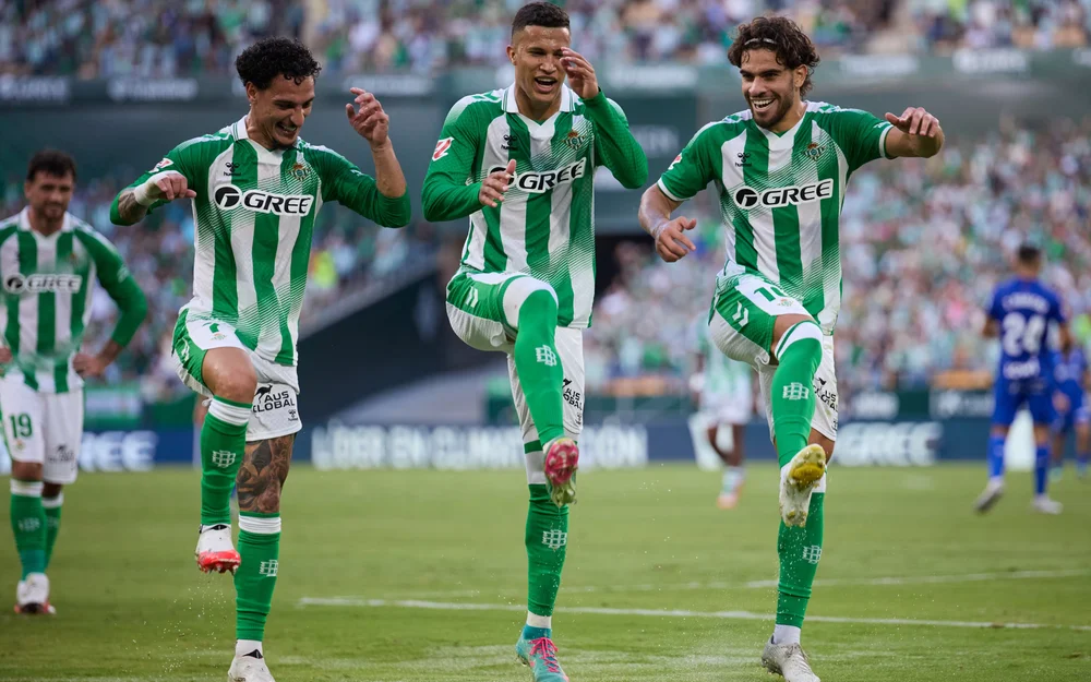Betis de Pellegrini vence 4-2 a Osasuna con doblete de Isco en La Liga