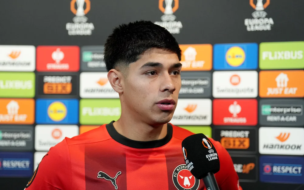 Midtjylland apunta a la nutrición y los hábitos del fútbol chileno en el caso de Darío Osorio