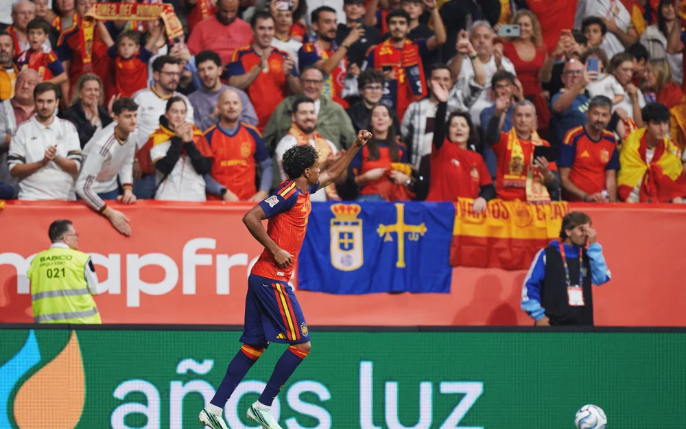 España mantiene su paso perfecto en la Nations League con triunfo 3-1 sobre República Checa