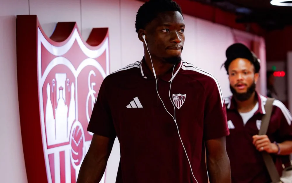 Agoumé toma la palabra en el Sevilla y reafirma su compromiso