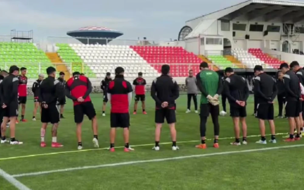 Palestino abre su entrenamiento con un minuto de silencio por las víctimas en Gaza
