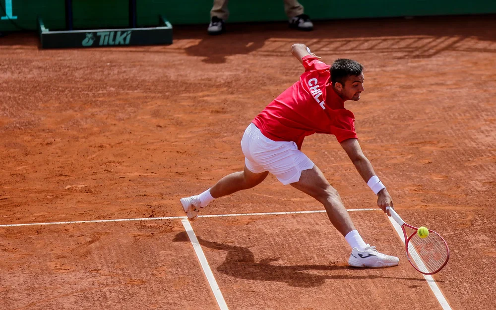 Tomás Barrios avanza a semifinales del Challenger de Curitiba tras vencer a Pucinelli de Almeida