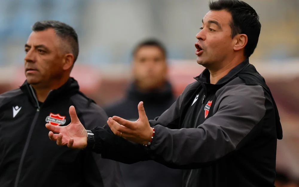 La U golea 6-0 a Ñublense y Juan José Ribera deja la banca de los Diablos Rojos