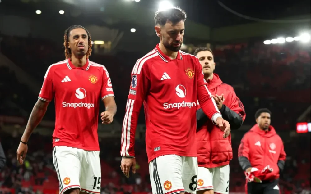 Manchester United empató 1-1 con Tottenham pese a jugar con un hombre más