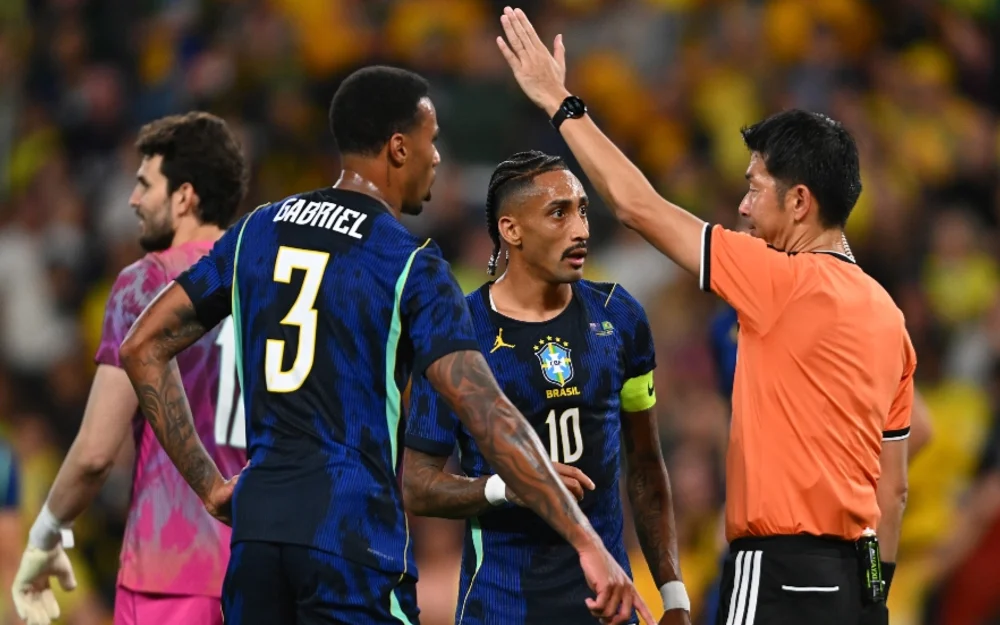 Raphinha anota de penal pero sale lesionado en el 4-2 de Brasil sobre Australia