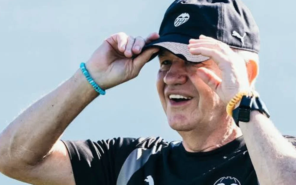 Javier Aguirre asume el desafío de dirigir al Valencia ante un Mestalla a favor