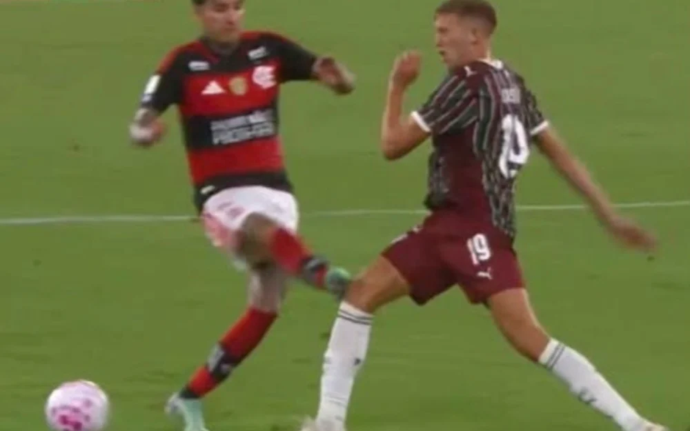 Pulgar jugó con amarilla en el triunfo de Flamengo sobre Fluminense en el Maracaná