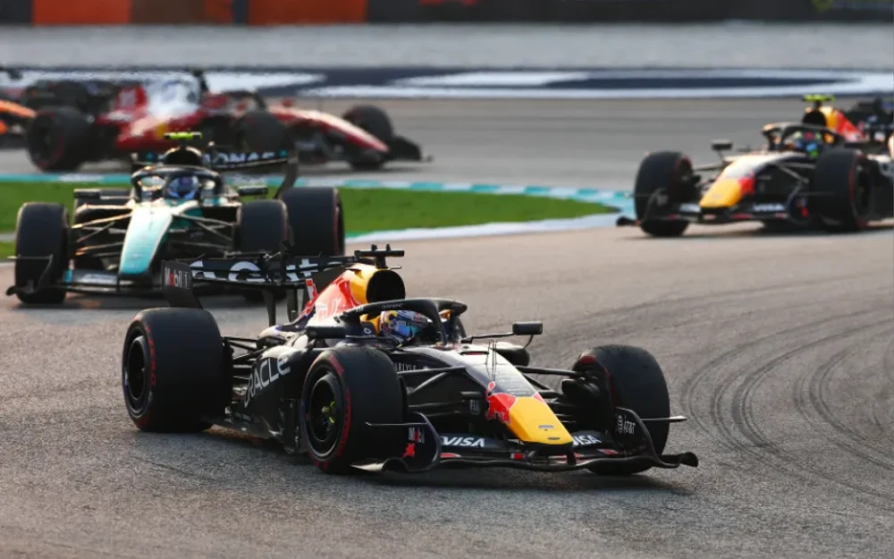 Pilotos de F1 arremeten contra la FIA por falla de software que retrasó el GP de Baréin