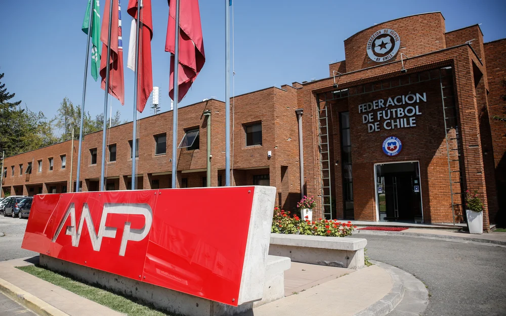 Uauy y Yunge lideran la carrera por la ANFP con listas casi cerradas y siete clubes aún indecisos