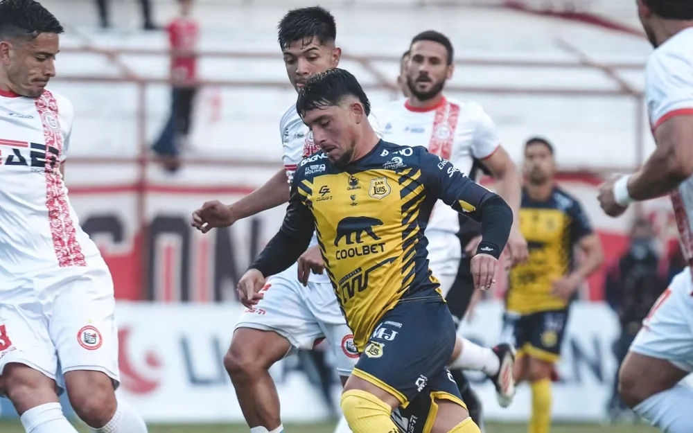 San Luis gana en el Javier Muñoz Delgado y presiona la cima de la Primera B