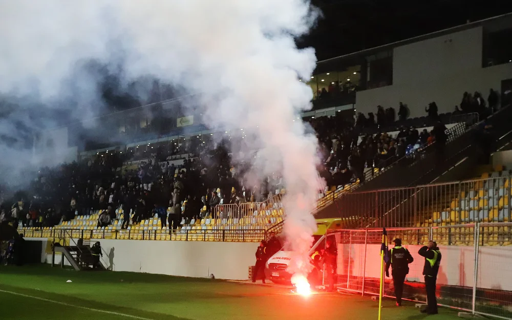 Tribunal de Disciplina sanciona a 2.866 hinchas de la U con prohibición de ingreso y multa a Everton