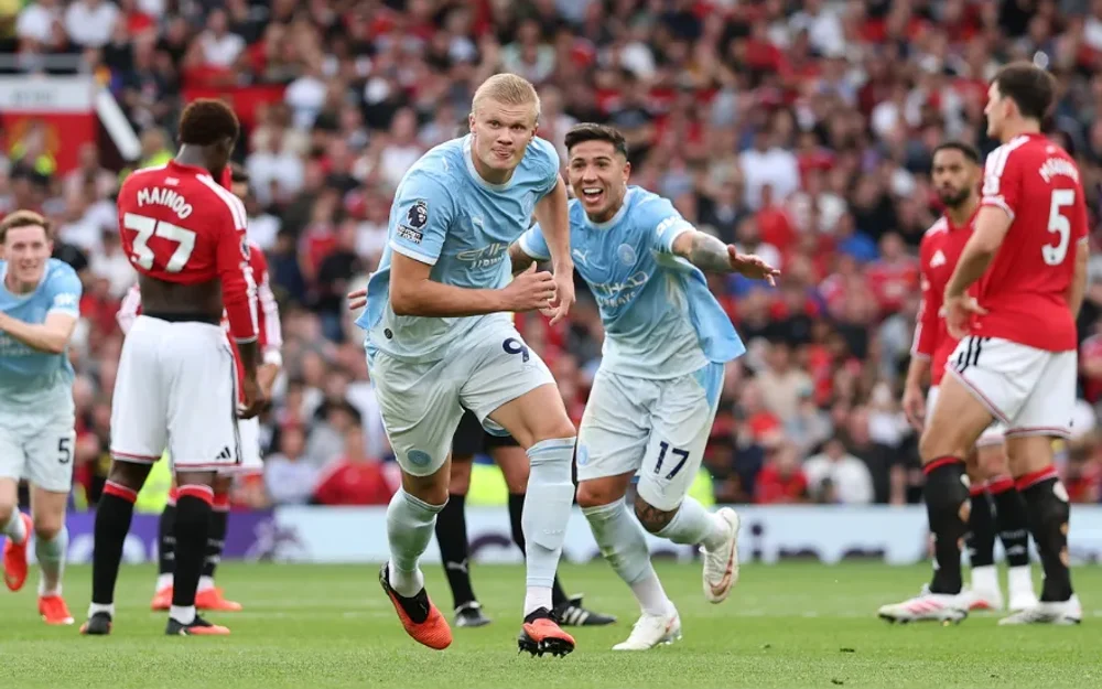 Manchester City gana el derbi en Old Trafford pese a jugar con uno menos