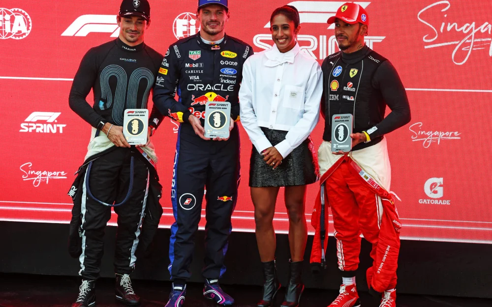 Verstappen gana el Sprint de Singapur en una carrera marcada por nueve abandonos