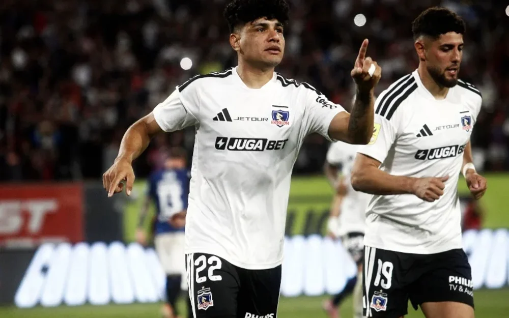 Claudio Aquino suma nueve partidos sin ser citado en Colo Colo y su salida se acerca