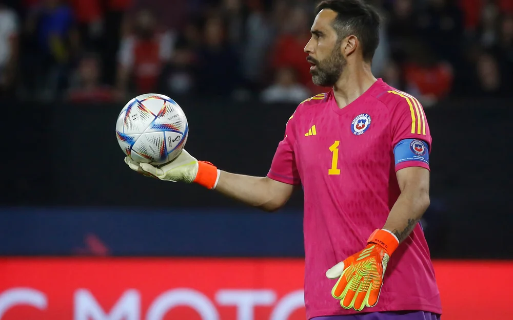 Claudio Bravo respalda a Gabriel Maureira tras los cinco goles que recibió ante Coquimbo Unido