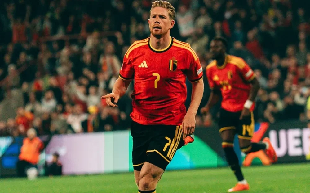 Bélgica golea a Turquía con doblete de De Bruyne y se mete en la pelea del Grupo 1