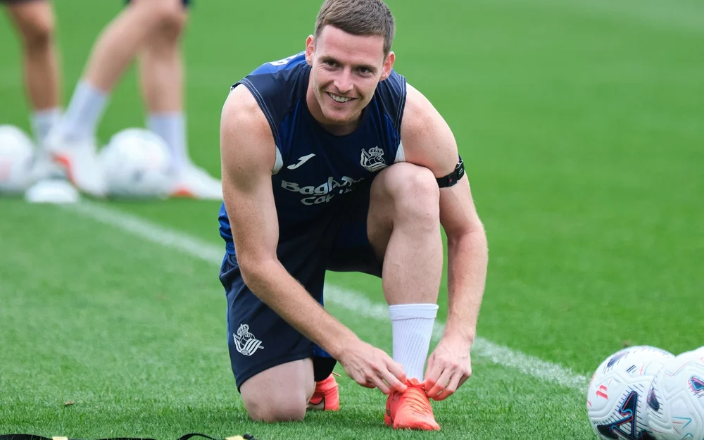 Sergio Gómez, el único fijo en las rotaciones de la Real Sociedad