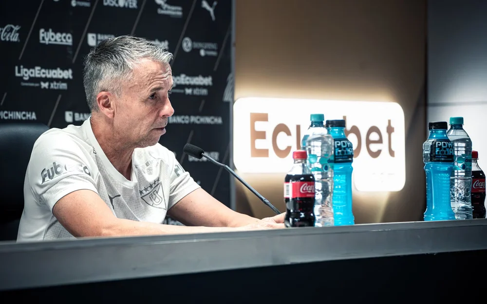 Gustavo Álvarez descarta dirigir a la Roja: "Mi presente está en Liga"