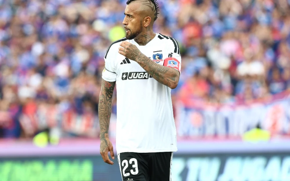 Vidal respalda a Colo Colo tras clasificación en Copa Chile y pide calma por renovación de central