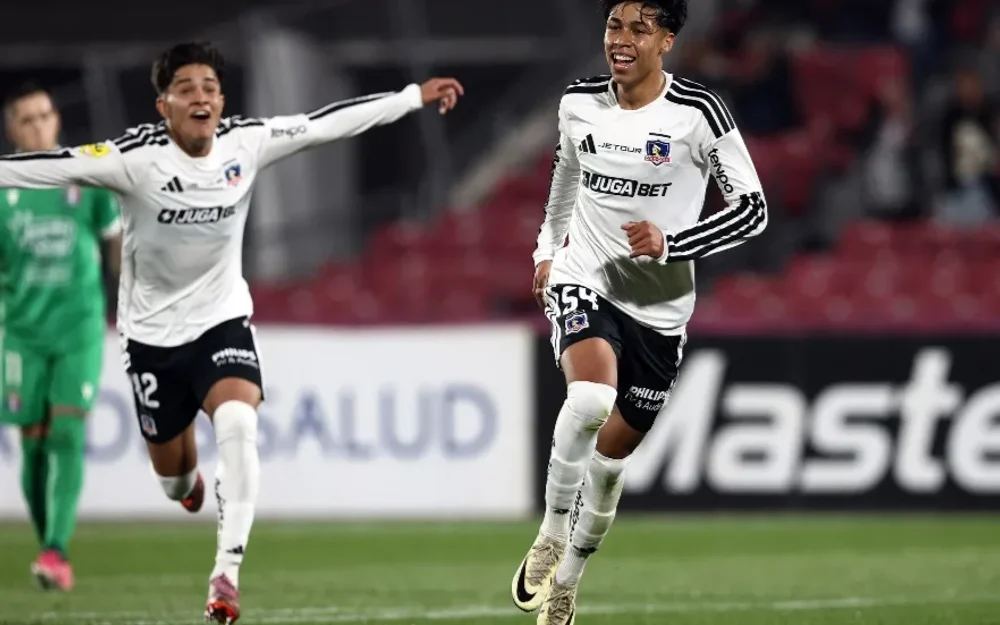 Colo Colo blinda a Gedeón Díaz: juvenil firmó su primer contrato profesional hasta 2030