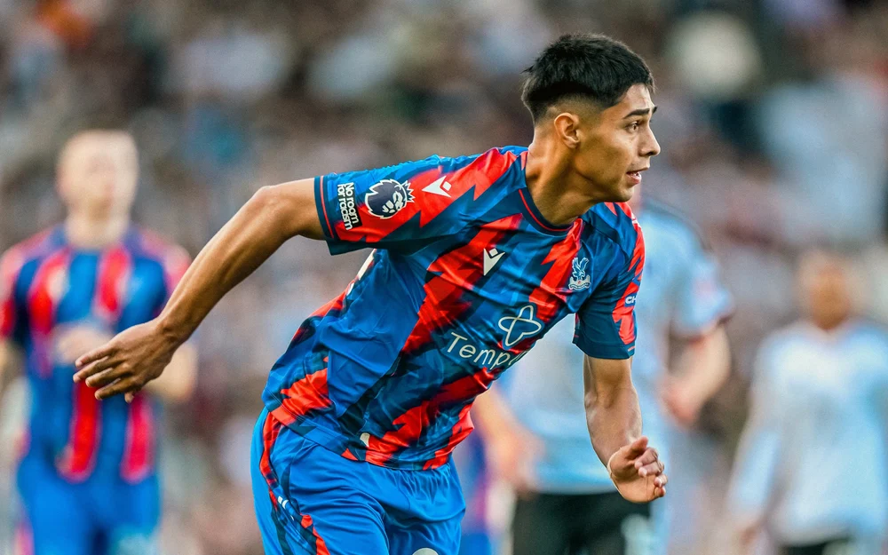 Darío Osorio brilla en la derrota de la Roja y despierta elogios en Inglaterra