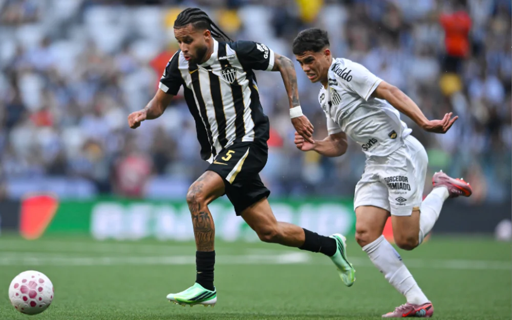 Atlético Mineiro remonta a Santos en tres minutos y se mete en la pelea por la Libertadores