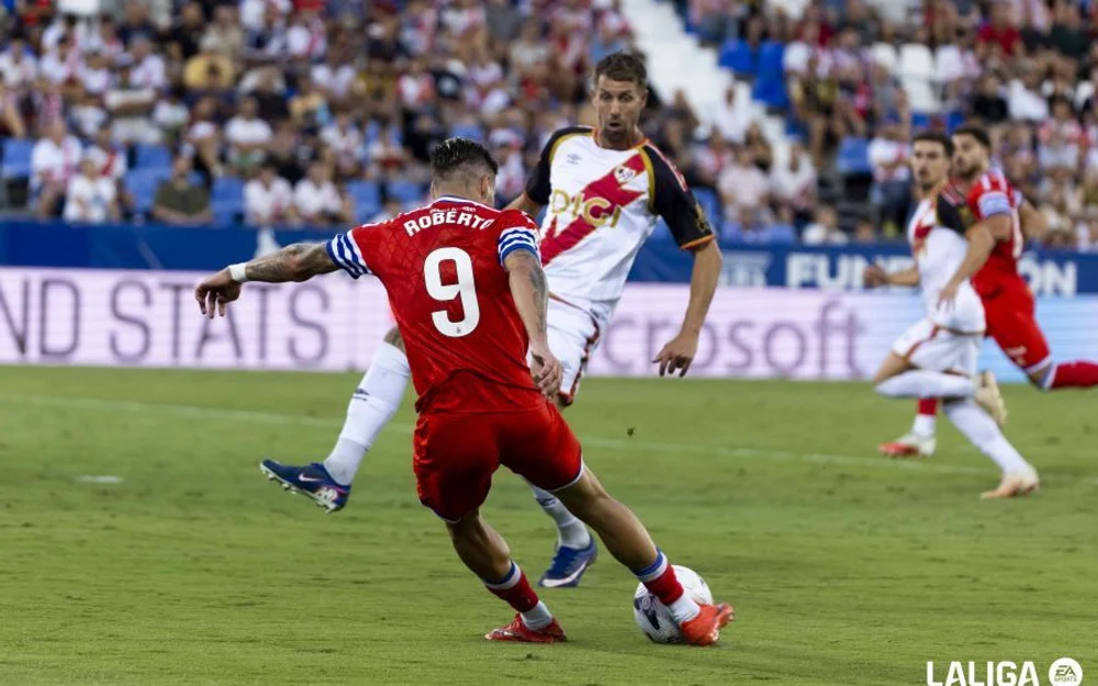 Roberto marca un gol de bandera y sueña con la selección