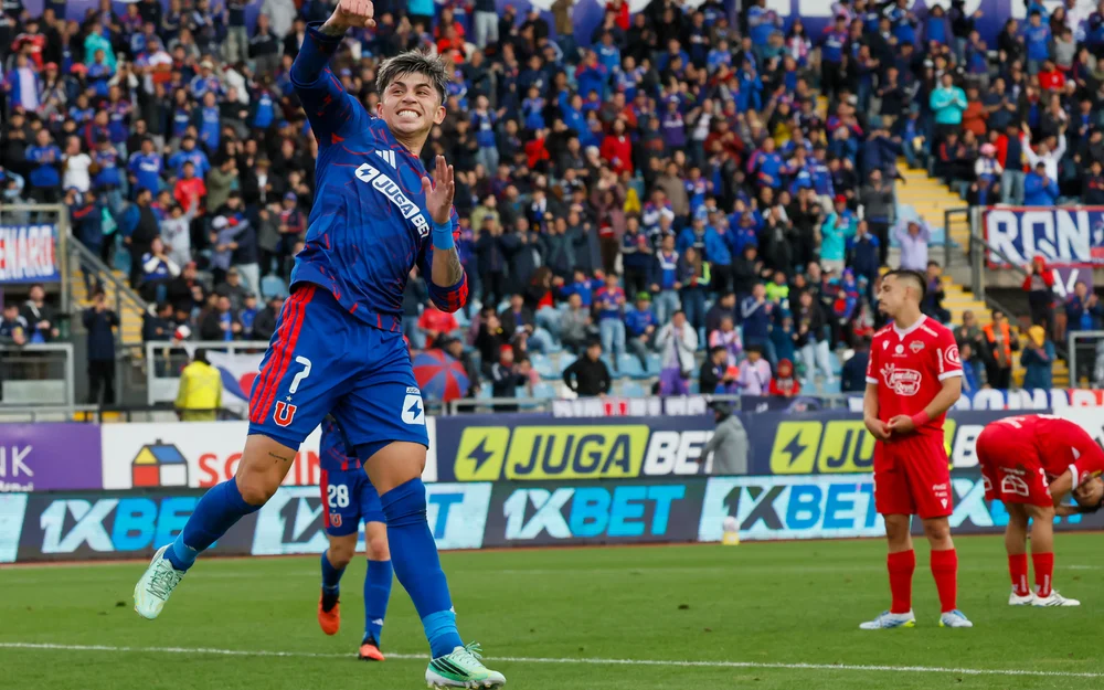 La U golea 6-0 a Ñublense en Rancagua y recorta a diez puntos la distancia con Colo Colo