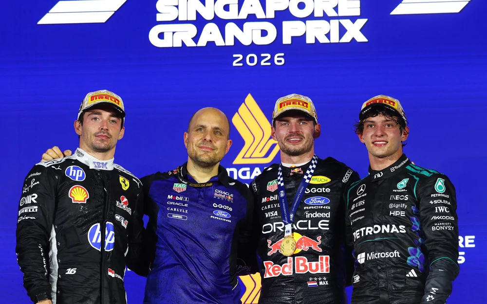 Verstappen gana por primera vez en Singapur y Antonelli acaricia el título de F1