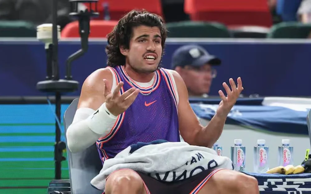 Alcaraz cae ante Bergs en Shanghái y queda sin opciones de recuperar el número 1 del ranking ATP