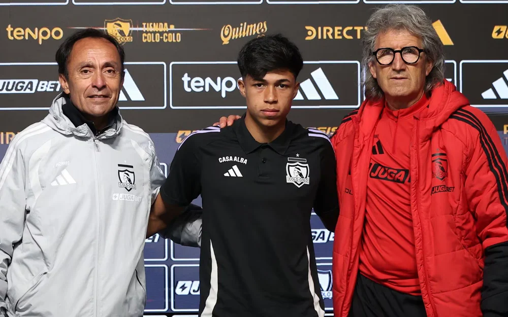 Gedeón Díaz firma su primer contrato profesional con Colo Colo hasta 2030