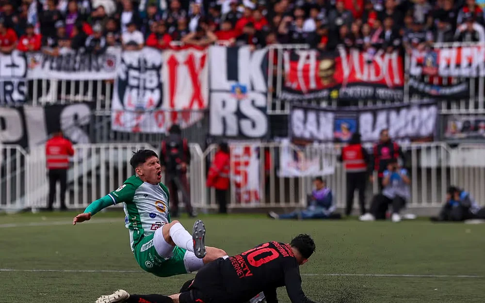 Ortiz cuestiona el sintético del Chinquihue tras el triunfo de Colo Colo en Copa Chile