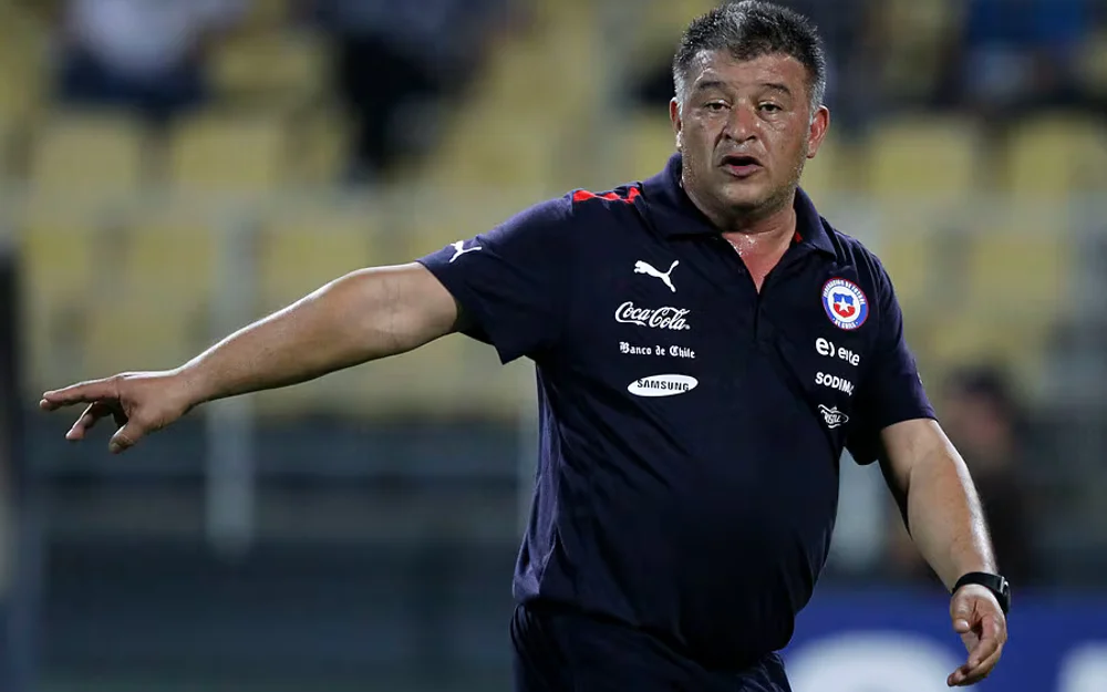 Borghi cambia de discurso y pide el regreso de Bielsa a la Roja
